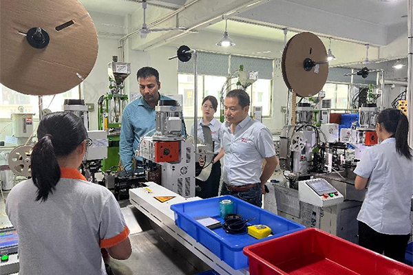 Indonesian Customers Visited Our Factory And Checked The Production Progress Of Their Orders